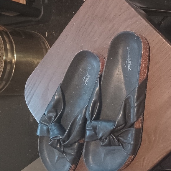 Universal Thread - Picture 5 of 5